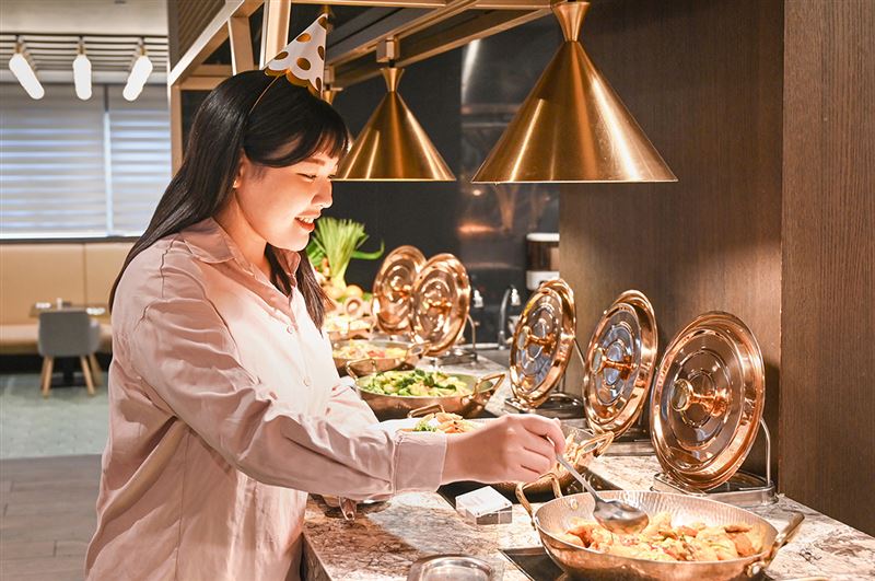 高雄福華飯店「生日券專屬優惠專案」,從住宿、早餐到晚餐一次安排。(圖/飯店旅宿業者提供)