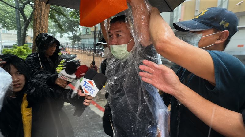 計程車司機邵立達經檢方複訊後,被以10萬元交保,但他拒絕繳保金,檢方改聲押。(圖/記者楊佩琪攝)