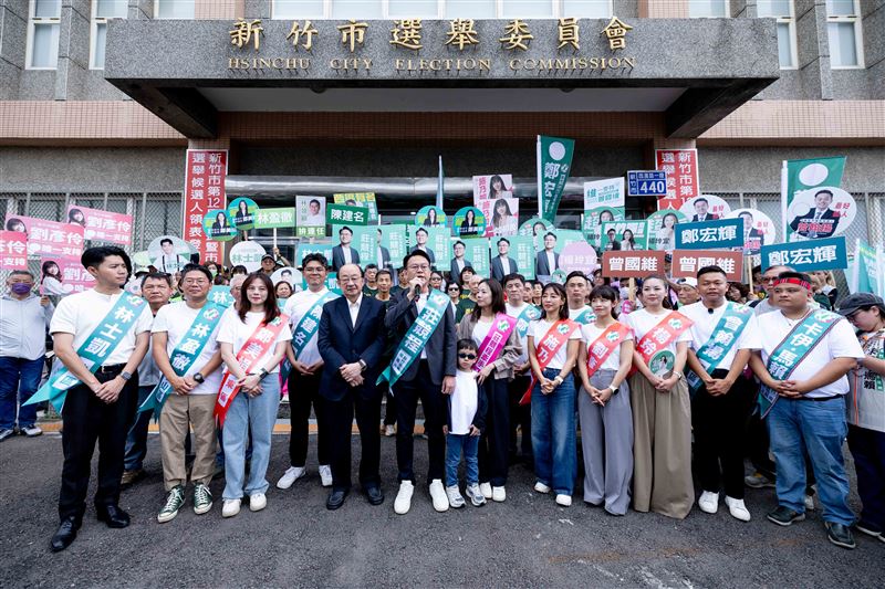 民進黨新竹市長候選人莊競程今(3)日登記參選新竹市長。(圖/莊競程競辦提供)