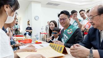 莊競程登記參選新竹市長　柯建銘到場力挺