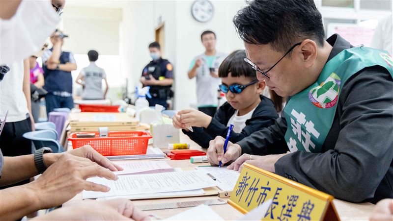 柯建銘站台曝高虹安學位沒了　競總說話了