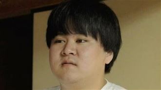 22歲男小二尿褲子被笑　13年不出門靠母養