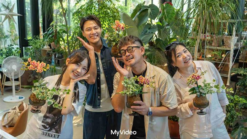 張鳳書(右起)、柯叔元、張睿家、林玟誼共遊新北桃園。(圖/台灣大哥大 MyVideo 提供)