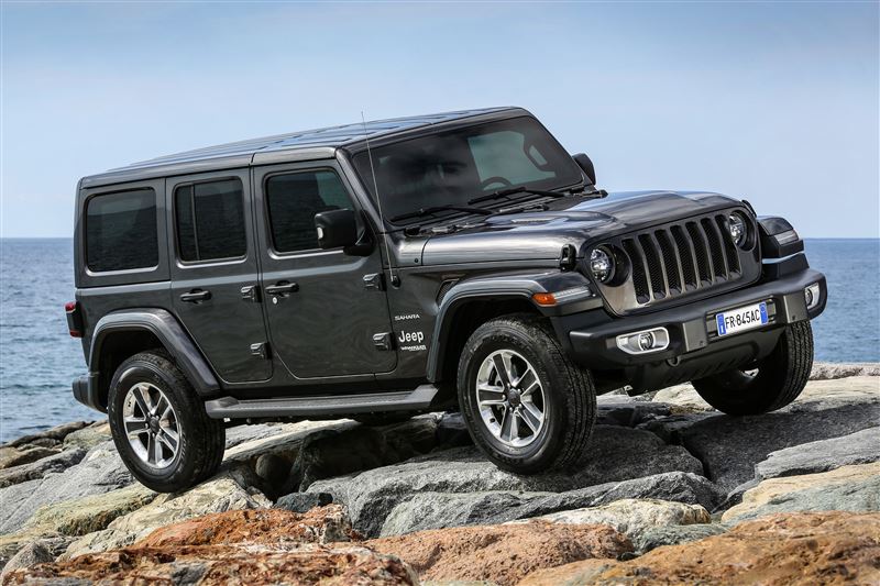 至今延續七槽水箱護罩、圓形頭燈與方正車身。（圖／Jeep提供）