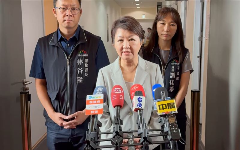 對於蔣萬安大兒子陷入爭議，盧秀燕臉色凝重表示：不應該攻擊小孩。(圖／翻攝畫面)