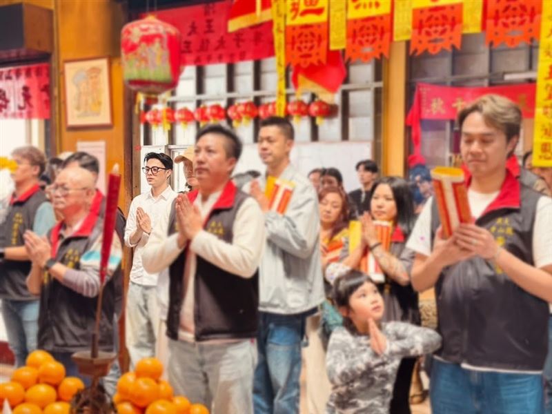 王子今年2月曾被拍到在桃園大溪鳳山寺廣澤宮參與新年團拜。(圖/翻攝自大溪鳳山寺廣澤宮臉書)