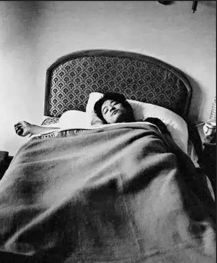 何勇1969年出生於北京,6歲起便跟隨父親學習音樂,展現極高天分。(圖/翻攝自微博)