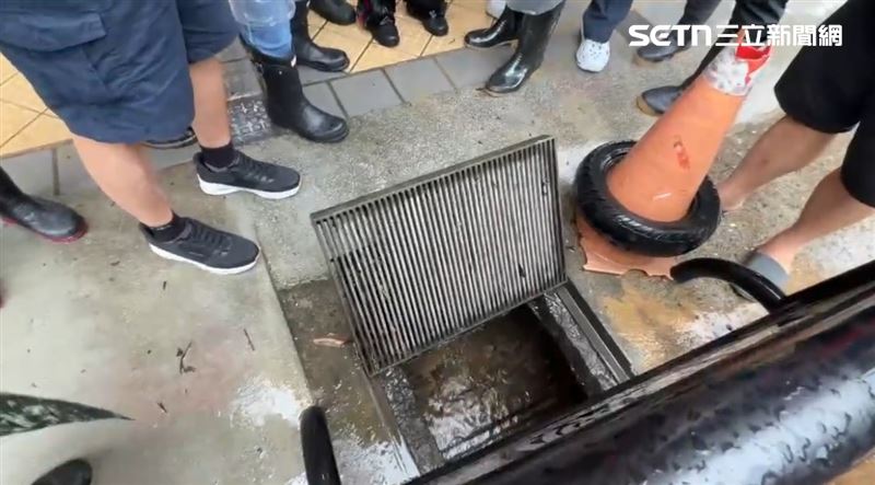 基隆地區出現多處淹水災情,市長謝國樑緊急前往勘災。(圖/翻攝畫面)