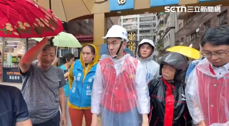 市長謝國樑勘災！居民：下雨5分鐘就淹