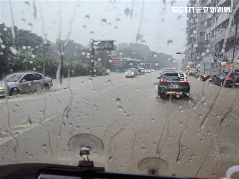 當地居民回憶過去曾反覆出現嚴重積淹水,也顯示北海岸部分低窪區域在短延時強降雨下,仍承受不小排水壓力。(圖/讀者提供)