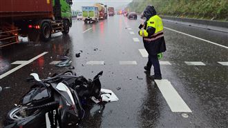 機車闖國道追撞汽車　騎士全身多處骨折