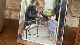 梅根返英後首發文 罕曝7歲兒照背後有洋蔥