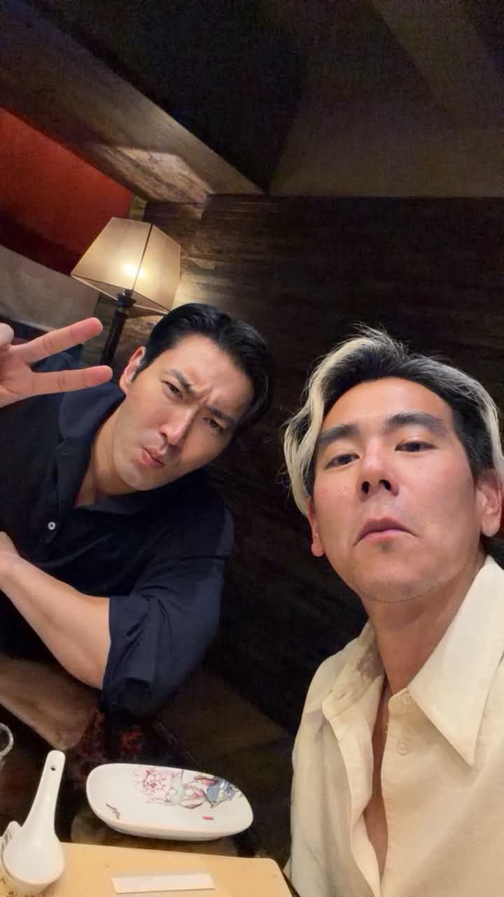 始源在Threads上貼出與彭于晏的合照。(圖/翻攝自Threads @siwonchoi)