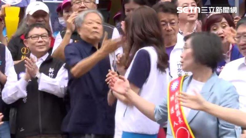 前新竹縣長范振宗伸手揮向鄭麗文臉部引發討論