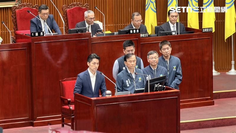 洪婉臻逼問願不願意自請調查,蔣萬安表示,政風處可以說明,他尊重政風的職權(圖/記者陳思妤攝影)