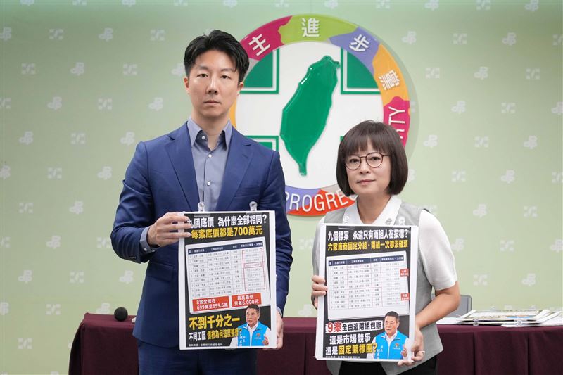 民進黨立委林月琴、發言人吳崢舉行「縣府鍾友友 標案輪流有?鍾縣長利益瓜分、雨露均沾?」記者會(圖/民進黨提供)