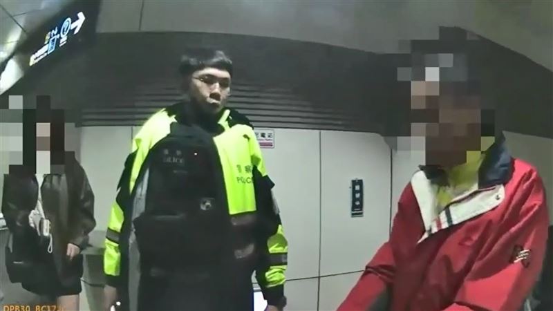 警方獲報到場。(圖/翻攝畫面)