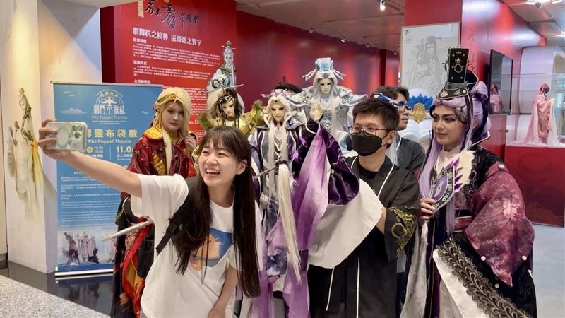 「霹靂群英耀桃機」展現臺灣偶戲魅力
