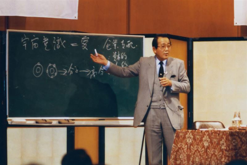 CEO快看過來!日本經營之神稻盛和夫拯救日航破產秘密曝光,竟靠「1件事-真心」逆轉勝成震撼世界的奇蹟。(圖/《稻盛和夫哲學文化協會》提供)