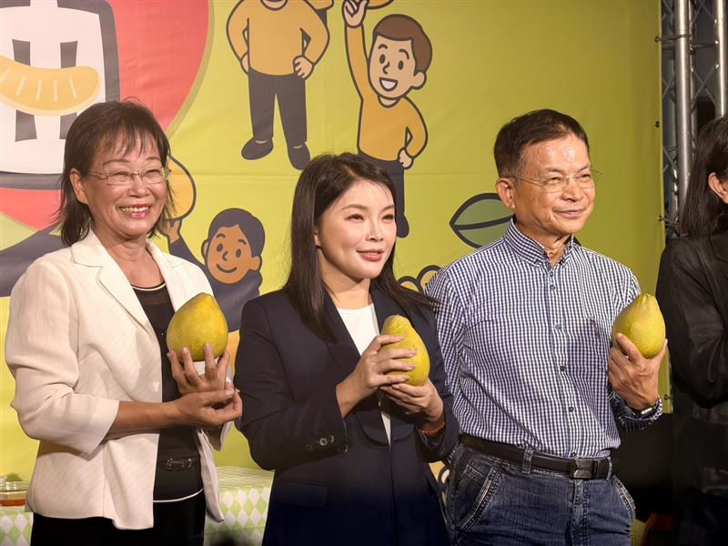 替農民拼通路！張嘉郡推廣斗六文旦支持農民
