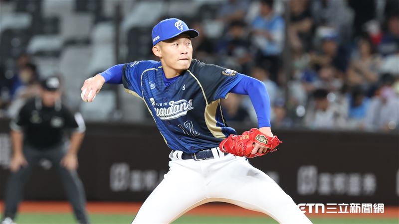 富邦悍將先發投手江國豪。(圖/記者劉彥池攝影)