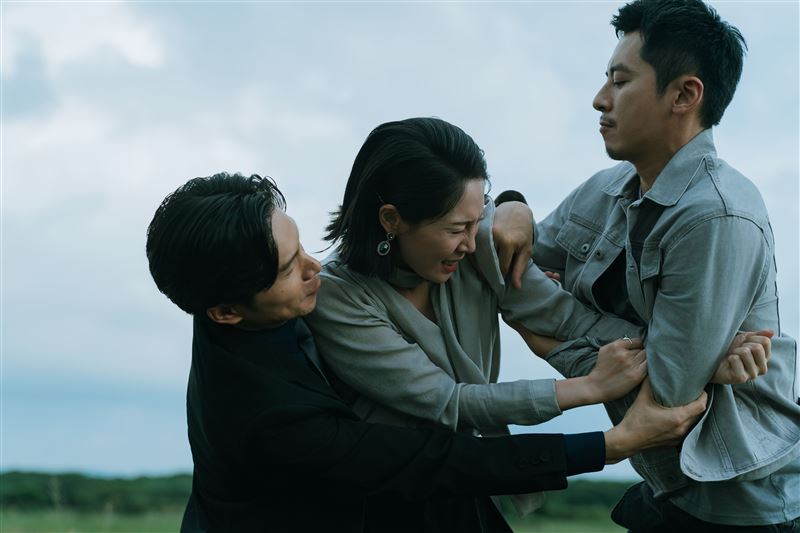 李國毅(右)、姚淳耀(左)、蔡亘晏(中)在劇中爆發激烈衝突。(圖/瀚草影視提供)