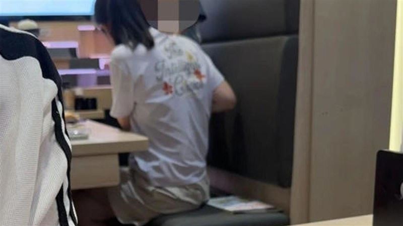壽司郎又出事！童當眾小便　店員竟沒阻止