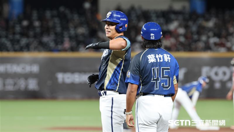 富邦悍將左外野手申皓瑋敲出安打。(圖/記者劉彥池攝影)