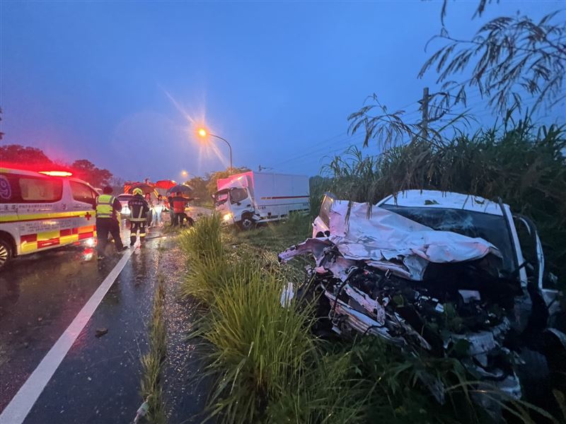 花蓮台9線重大車禍,女駕駛與5歲童OHCA送醫不治。(圖/翻攝畫面)
