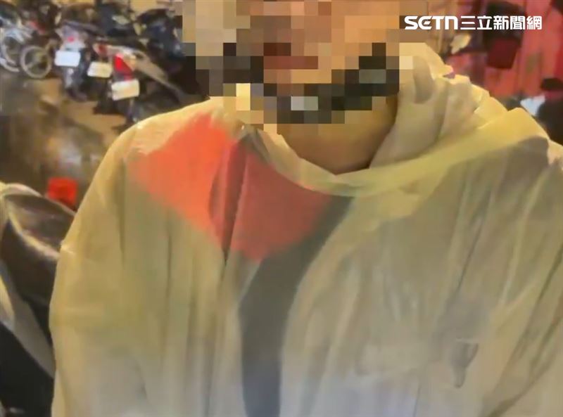 板橋警方盤查發現,汪男為新北地檢署發布之毒品通緝犯,當場依法逮捕,並查獲毒品海洛因。(圖/翻攝畫面)