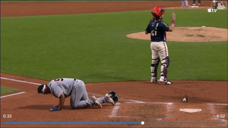 李灝宇本壘衝撞後受傷退場。(圖/翻攝自MLB官網)