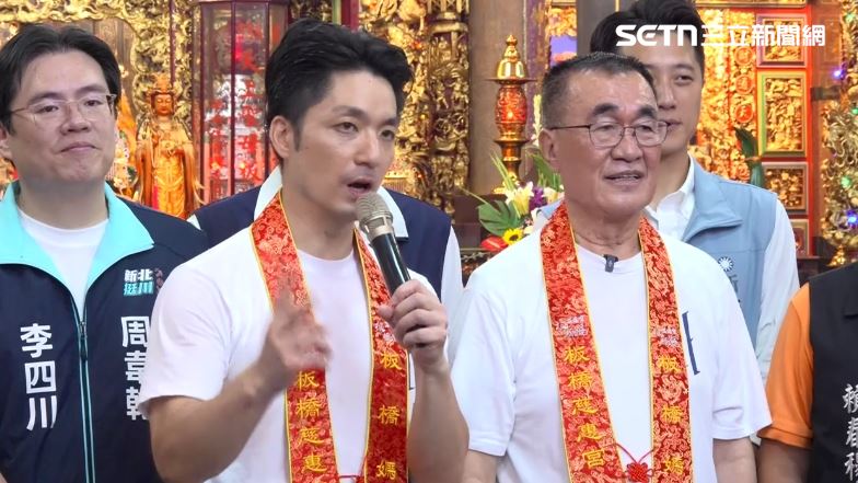 蔣萬安陪李四川參拜、掃街拜票(圖/翻攝畫面)