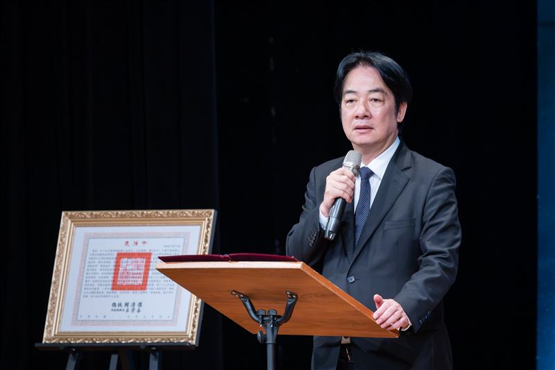 賴清德表示,高希均不僅是成功的經濟學教育家,也是進步思維的傳播者,更是以天下興亡為己任的行動者(圖/總統府提供)