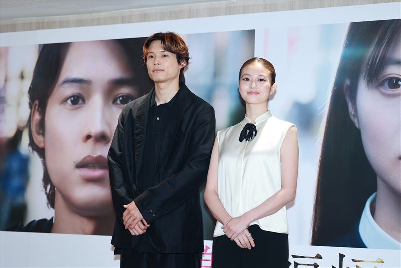 松村北斗、今田美櫻來台為電影《天鵝與蝙蝠》宣傳。(圖/記者鄭孟晃攝影)