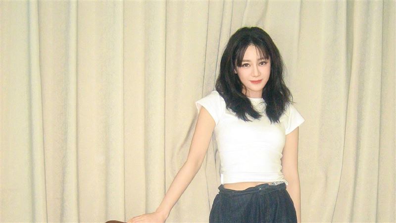 迪麗熱巴騎車片段被挖　假熱巴傳聞引熱議