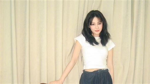 迪麗熱巴騎車片段被挖　假熱巴傳聞引熱議