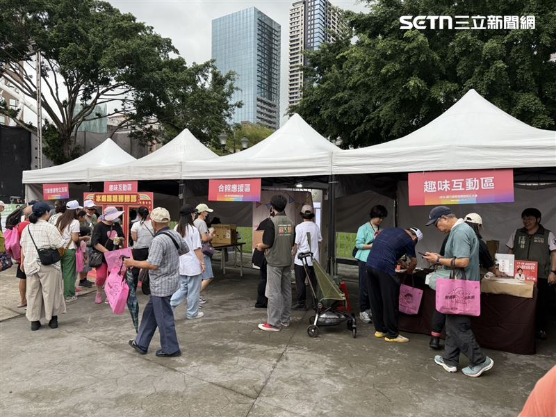 蘇巧慧首場大型造勢活動,現場安排趣味互動區、合照應援區(圖/記者劉秀敏攝影)