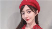 女星辣挺8月孕肚下水　解放比基尼被看光