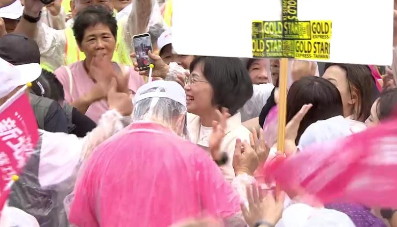 蘇巧慧大進場，受到支持者熱情歡迎（圖／翻攝畫面）