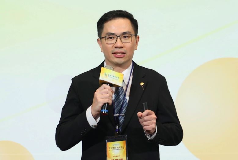 黃彥儒表示,盼以「家庭藥師」、「敬老點數在藥局」與「藥駕宣導」等面向,讓藥師專業更深入社區與市民日常。(圖/台北市藥師公會提供)