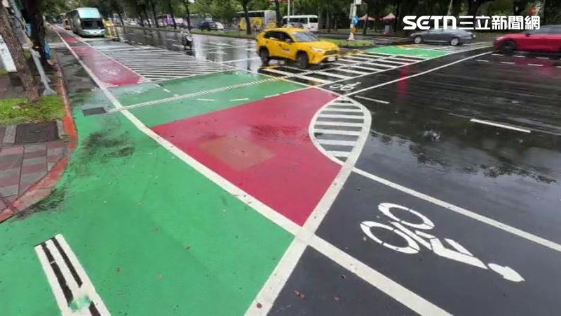 士林區至善路假日車流量大,北市府增設保護型自行車道
