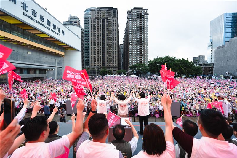 蘇巧慧今（5）日在板橋第一運動場外廣場舉辦「2026新北慧贏」蘇巧慧競選總部成立大會。（圖／民進黨提供）