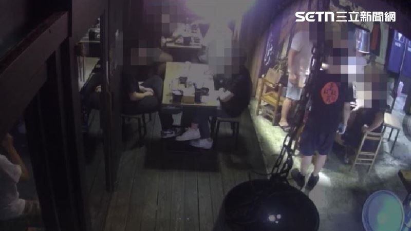 獨/不滿被收「開瓶費」客人嗆:撂人砸店