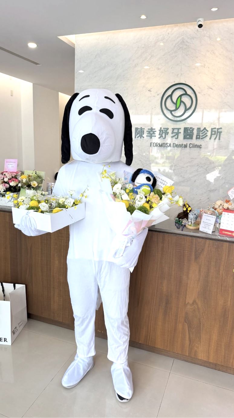 史努比出現在牙醫診所,陳幸妤一上班臉上就堆滿笑容。(圖/翻攝自Threads @wanyi001)