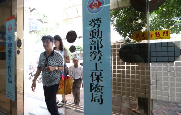 國民年金老年年金有5年請求權時效,若65歲已符合資格需盡早請領。(圖/鏡週刊)