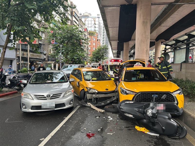 台北市大安區市民大道四段昨(5日)下午發生一起嚴重車禍。(圖/翻攝畫面)