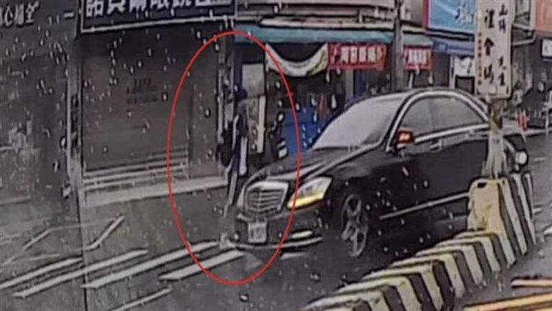 行人地獄再現!5車無視學生困斑馬線硬闖
