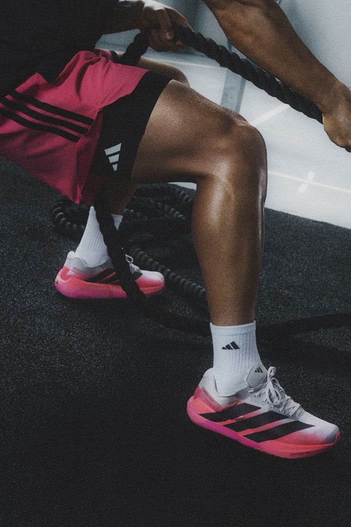 adidas特別融合兩大創新基因科技：以強調速度表現的ADIZERO系列與專注功能性力量訓練的DROPSET系列。（圖／品牌業者提供）