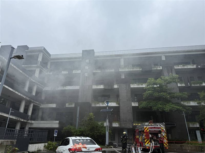 台北市明倫高中今（6日）11時36分驚傳火警，所幸無人傷亡。（圖／翻攝畫面）