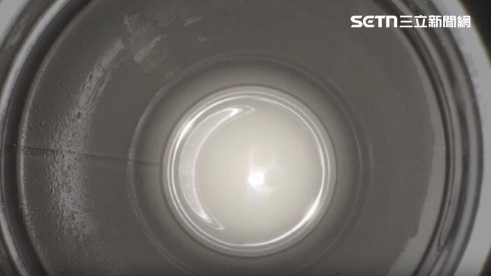 水壺底部有不明粉末殘渣